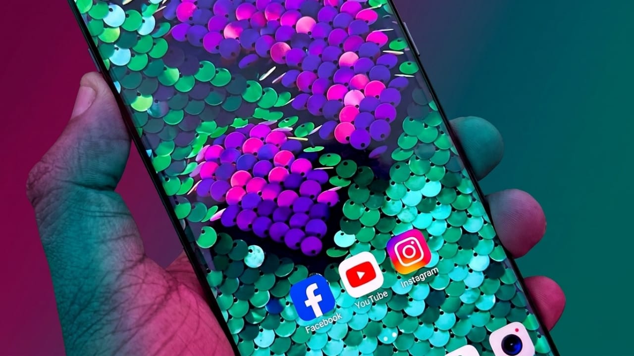 Sequin Flip Live Wallpaper: Add a Colorful Interactive Touch to Your Android Screen